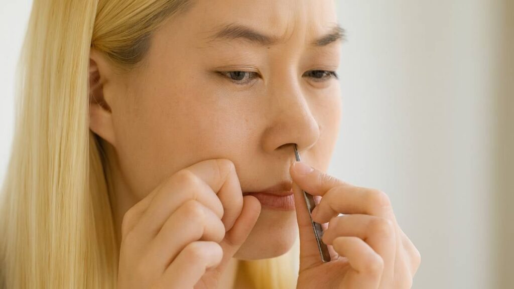 Burnundaki kılı çekti bir anda yere yığıldı: Sebebini doktorlar açıkladı