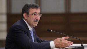 Cevdet Yılmaz, ekonomistleri hedef aldı