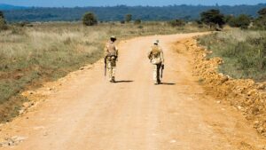 Dünyada son iki tane kalınca asker başında nöbet tutmaya başladı