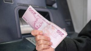 Emekliye üçlü düzenleme: Yargıtay kararından SGK duyurusuna yeni haklar
