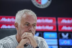 Jose Mourinho’dan yönetime transfer göndermesi!