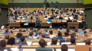 ‘Kara listedeki’ 400 akademisyene çifte soruşturma