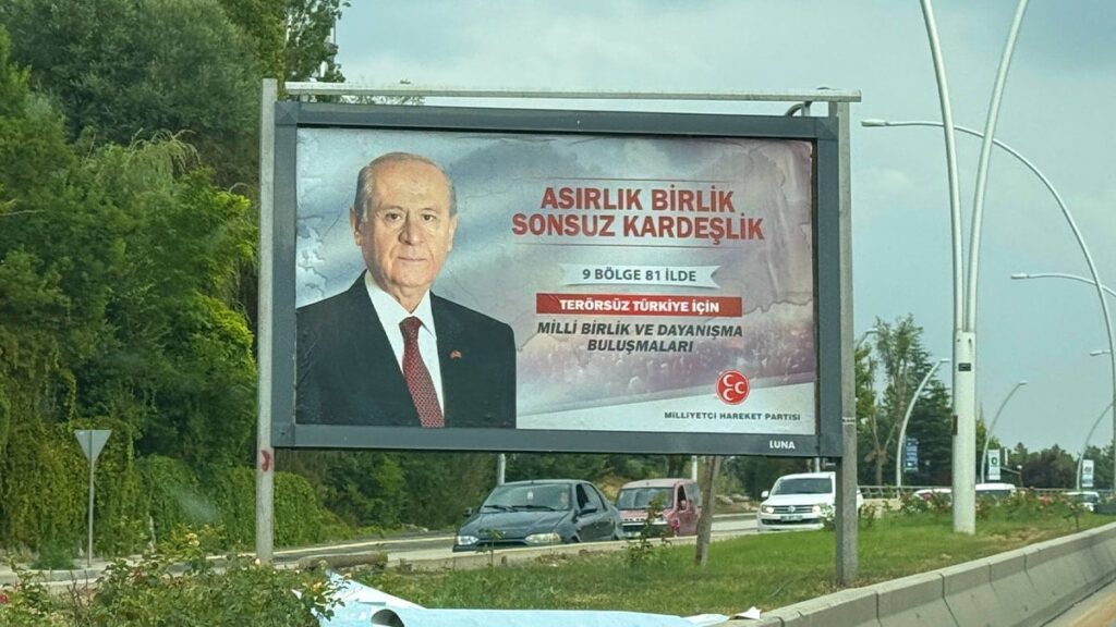 MHP ‘Terörsüz Türkiye’ için sahaya indi: Ankara’ya ‘9 bölge’ afişleri asıldı