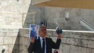 Meclis’te dikkat çeken görüntü: Vekilin basın toplantısını yalnızca bir kişi izledi