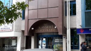 Müftülük binasında yıllarca kaçak elektrik kullanmışlar!