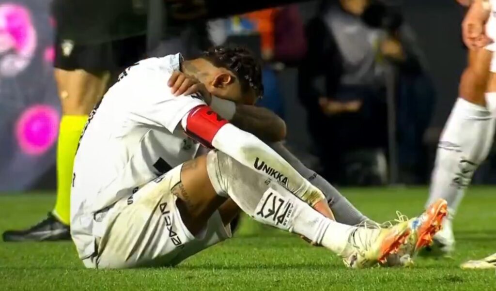 Neymar gözyaşlarını tutamadı! Tarihi yenilgi