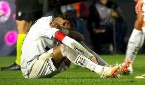 Neymar gözyaşlarını tutamadı! Tarihi yenilgi