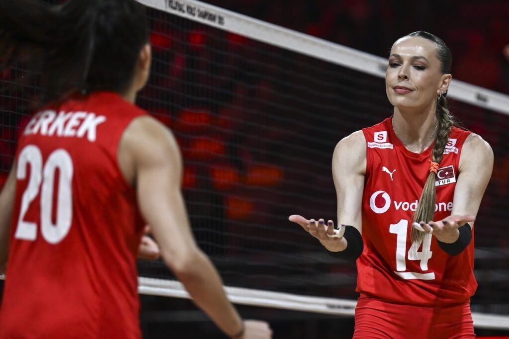 Rakipleri ezip geçiyoruz! Lider bitirdik