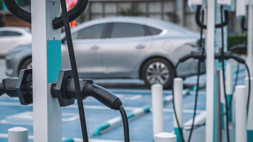 Sigorta şirketleri, fiyatlandırma politikalarını kökten değiştiriyor: 2. el elektrikli otomobiller elinizde patlayabilir!