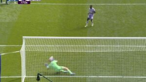 Su şişesi sayesinde penaltıyı kurtardı: Hile mi yoksa zeka mı?