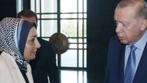 ‘Ters kelepçe’ tehdidinde bulunan Cumhurbaşkanı Başdanışmanı özür diledi