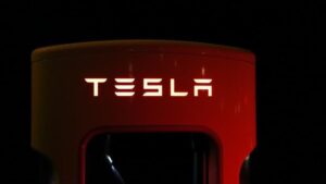 Tesla saati bin 370 TL’lik iş ilanı açtı: Akın akın başvuru yağdı