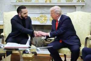 Trump’ın ‘en iyi dostu’, demokrasiyi fiilen yasakladı