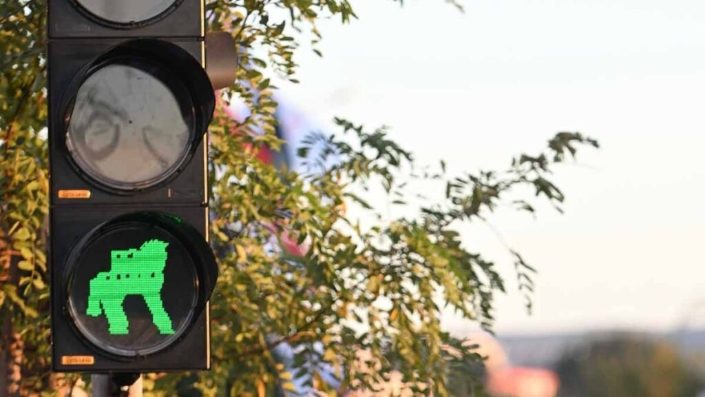 Türkiye’de bir ilk… 2.700 yıllık efsane trafik ışıklarına girdi, görenler hayran kaldı!