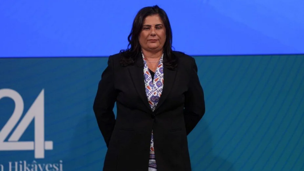 Vatandaştan korktu, evinde oturdu