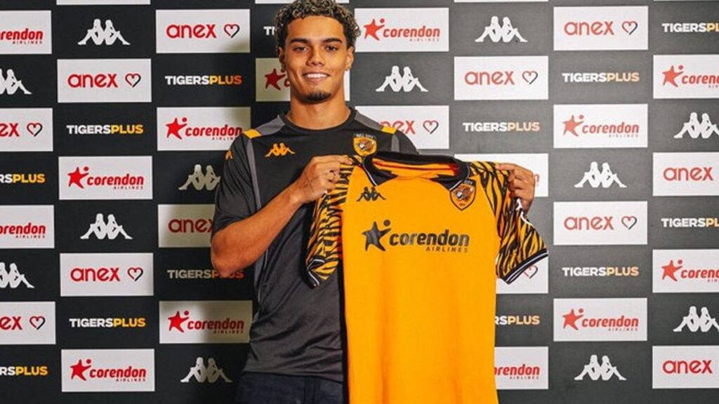 Acun Ilıcalı efsane futbolcunun oğlunu kaptı