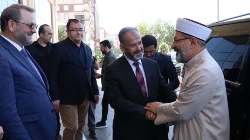 Ali Hocam da TOGG’dan indi, Mercedes’e bindi