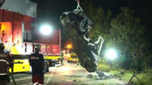 Almanya’da Tesla faciası: Elektronik kapılar açılmayınca sürücü ve iki çocuk yanarak can verdi