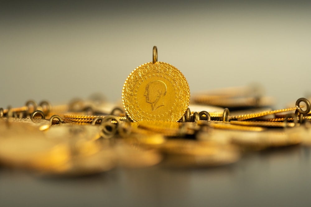 Altın zirveden düştü! Yatırımcı için kritik eşik: Tamam mı, devam mı?