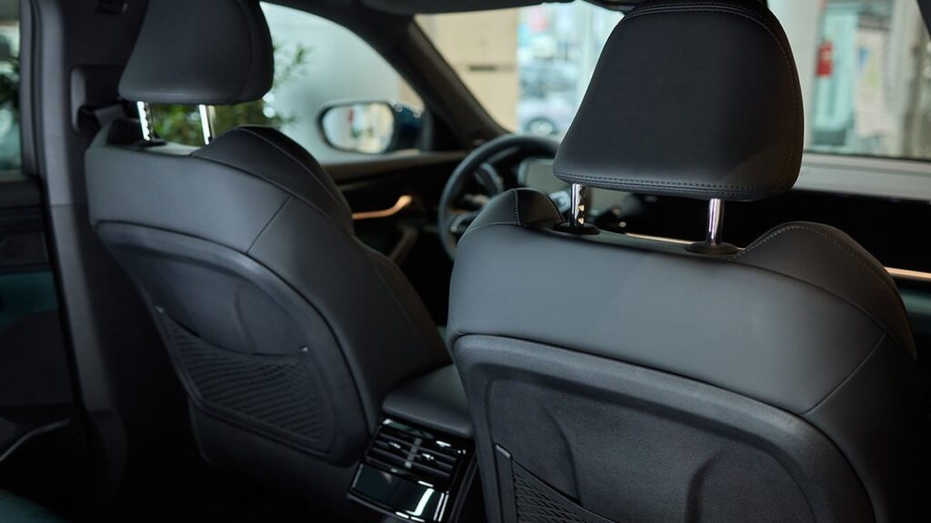 Arabanızdaki koltuk başlıklarının meğer bambaşka bir özelliği daha varmış