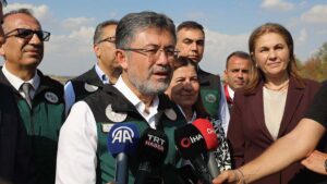 Bakan 3 ildeki orman yangınıyla ilgili son durumu açıkladı