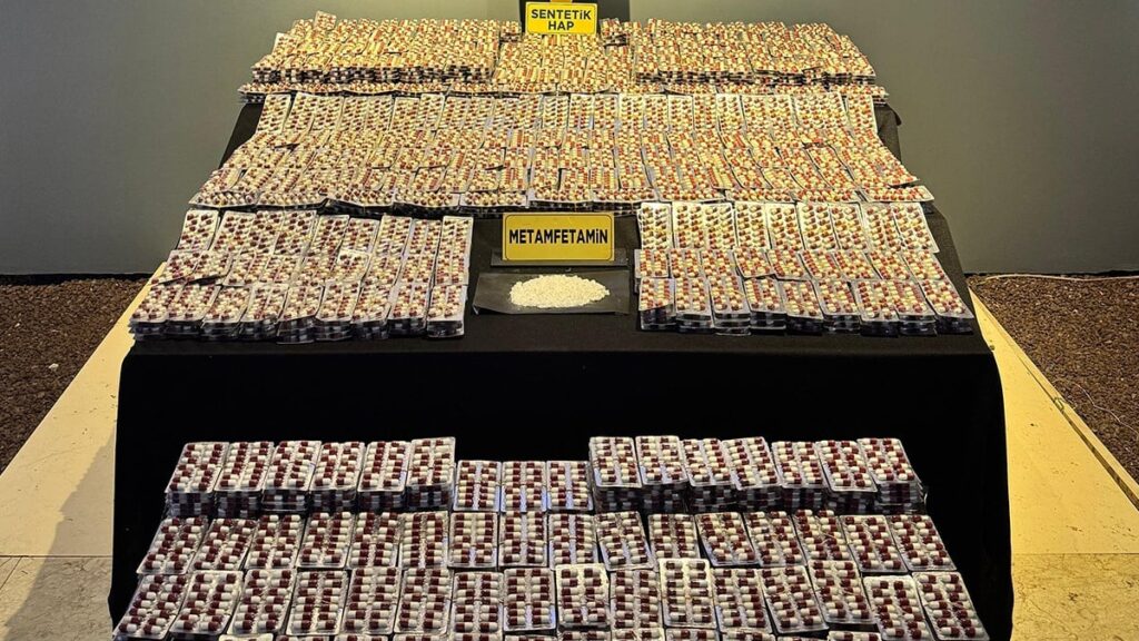 Bir kentte 300 bin adet uyuşturucu hap yakalandı