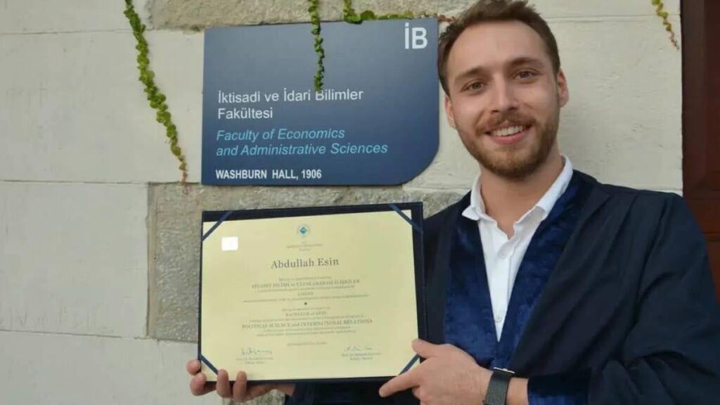 Boğaziçi Üniversitesi öğrencisi Abdullah Esin, tutuklandığı için yüksek lisans tezini teslim almadı