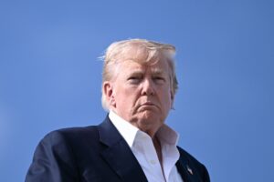 Bu iki resmideki fark ne? Trump Gazze’de seçtiği tarafı, masada gösterdi