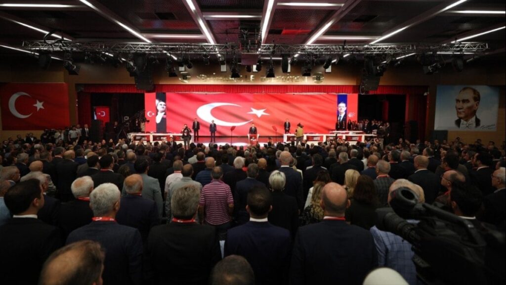 CHP Kurultayı’na AKP’li isim bile isyan etti: Kale artık içeriden fethedilemiyor