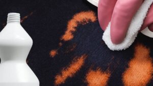 Çamaşır suyu lekesini en hızlı çıkaran yöntem: İz bırakmadan söküp atıyor