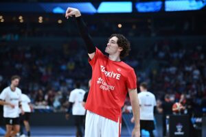 Cedi Osman: Neler çektiğimizi biz biliyoruz