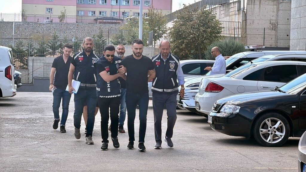 Çocuklarının yanında babaya tokat atan magandanın iş yeri kurşunlandı