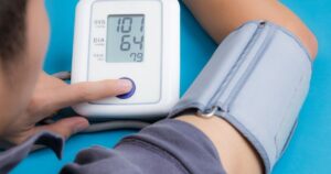 Düşük tansiyonu olanlar evde kan basıncını hızlı ve güvenli şekilde nasıl yükseltebilir?