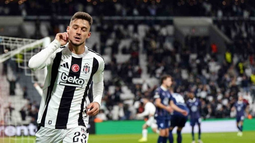 Ernest Muçi ezeli rakibe transfer oluyor!