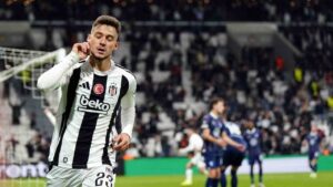 Ernest Muçi ezeli rakibe transfer oluyor!