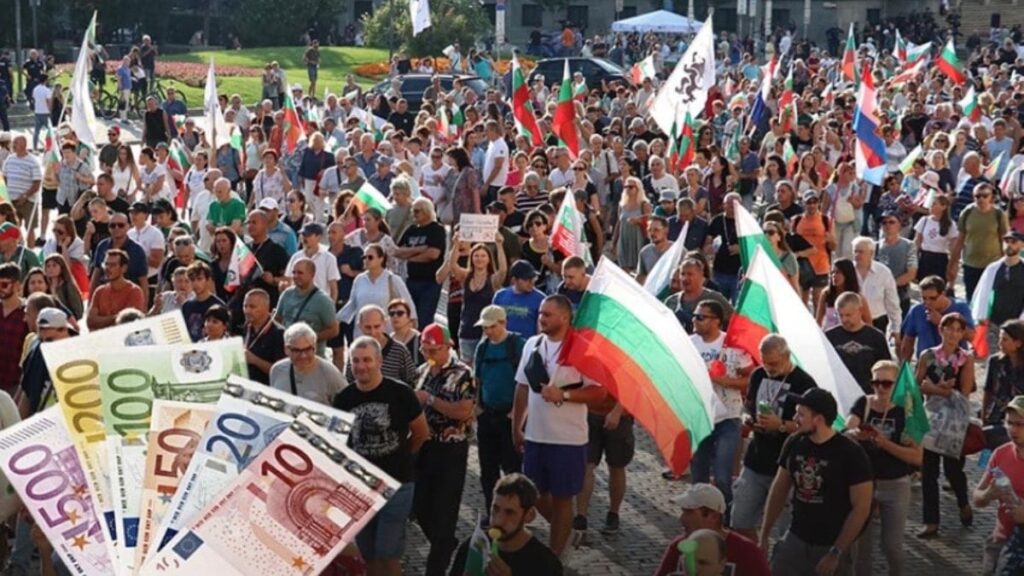 Euro’ya geçiş kararı komşuyu ayağa kaldırdı