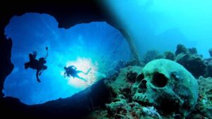 Farkında olmadan dünyanın en büyük mezarlığının üzerinde yüzüyorlar: 80 yıllık sırrı sadece dalgıçlar biliyor