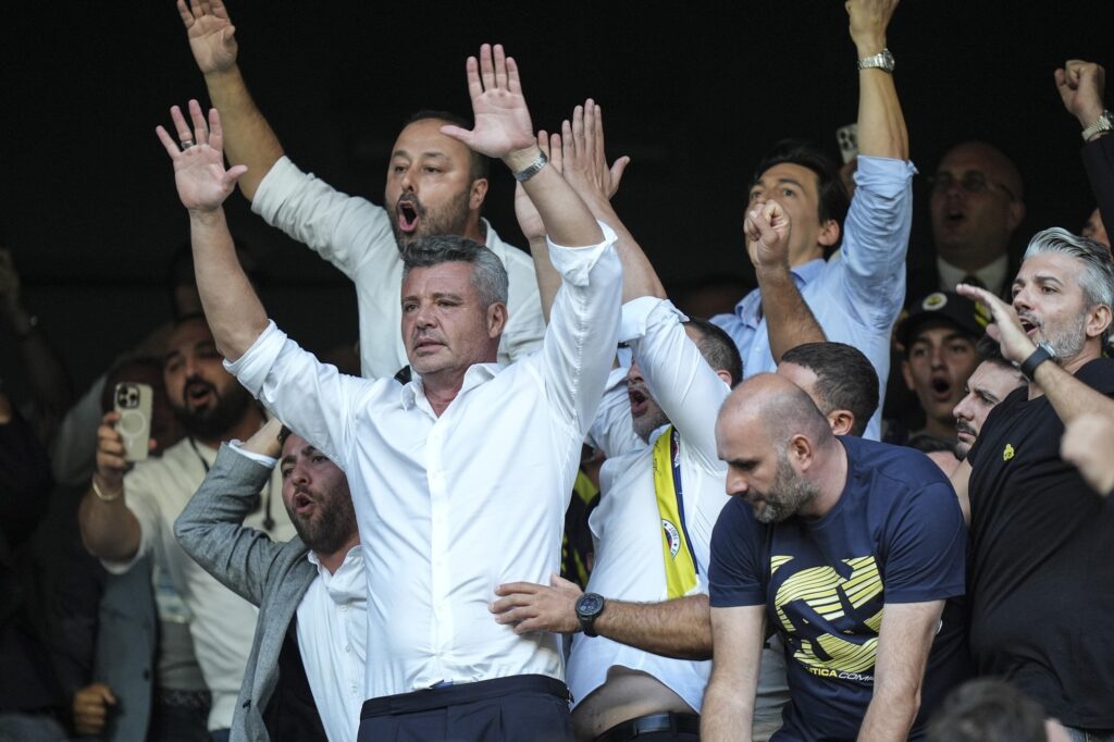 Fenerbahçe’nin efsane isminden Saran’a kutlama mesajı