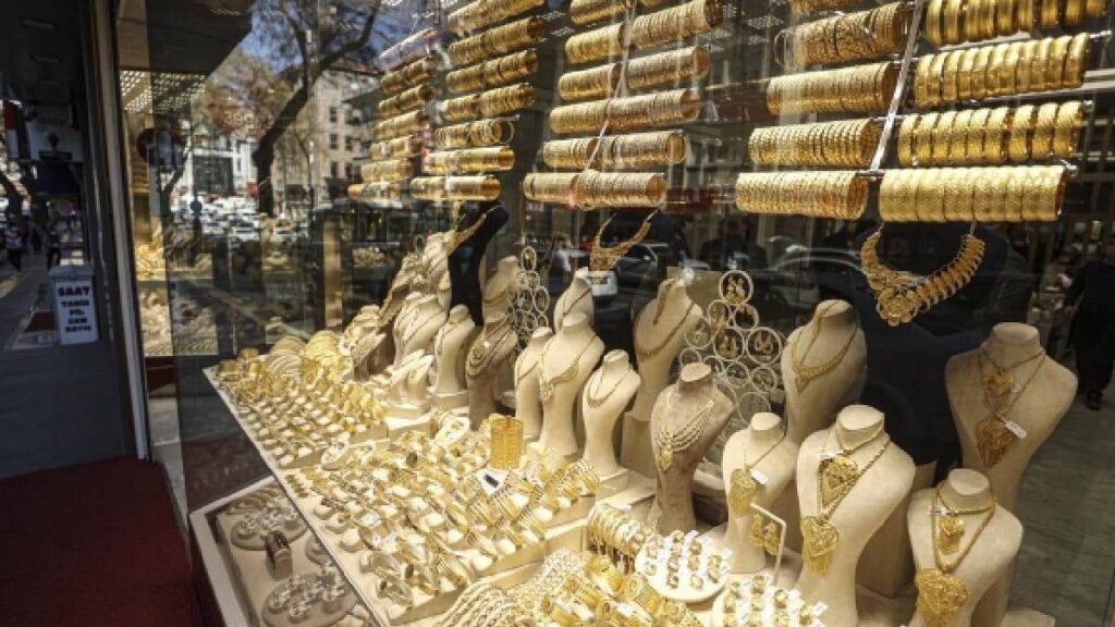 Her iki kişiden biri tasarruf yapıyor ama yüzde 63’ü yastık altında