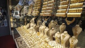 Her iki kişiden biri tasarruf yapıyor ama yüzde 63’ü yastık altında