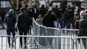 İki Türk İtalya’da uzun namlulu silahlarla gözaltında… Büyük şüphe: Dini törene mi saldıracaklardı?