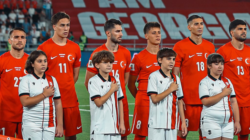 İspanya hezimeti sonrası Milli futbolcular birbirine girdi