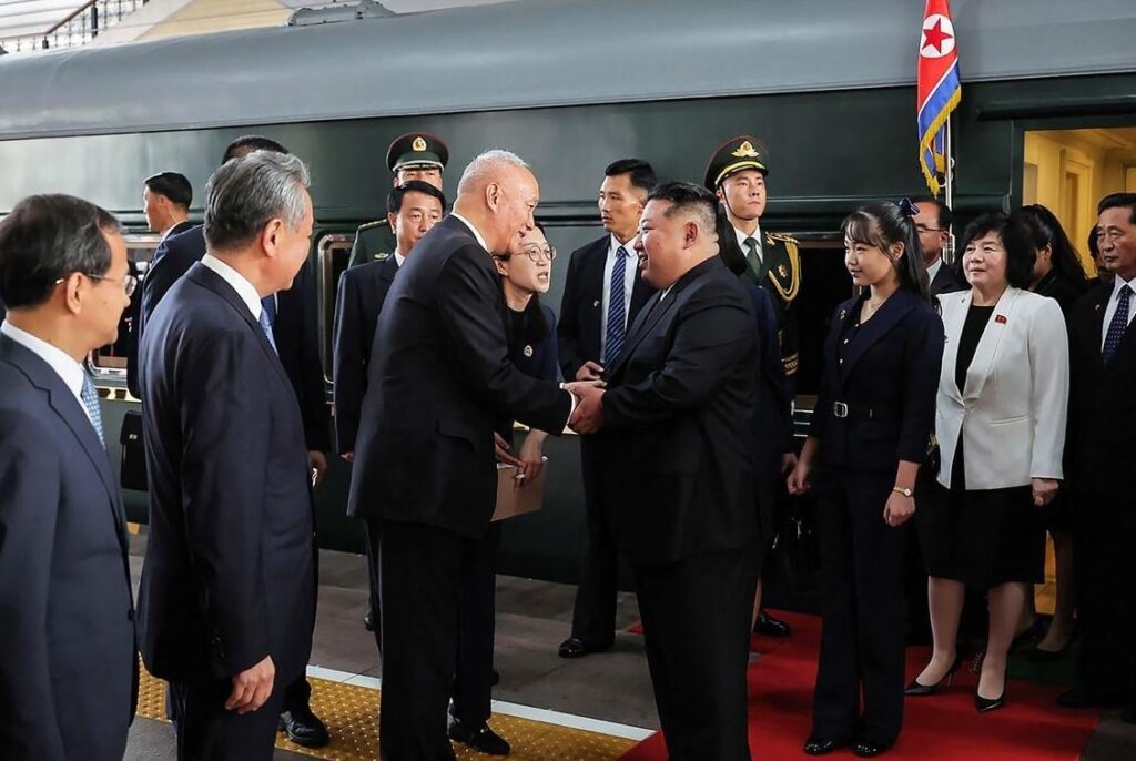 Kim Jong Un en değerli varlığını Çin’de dünya sahnesine çıkardı!