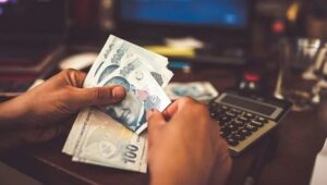 Maaşlar mum gibi eridi