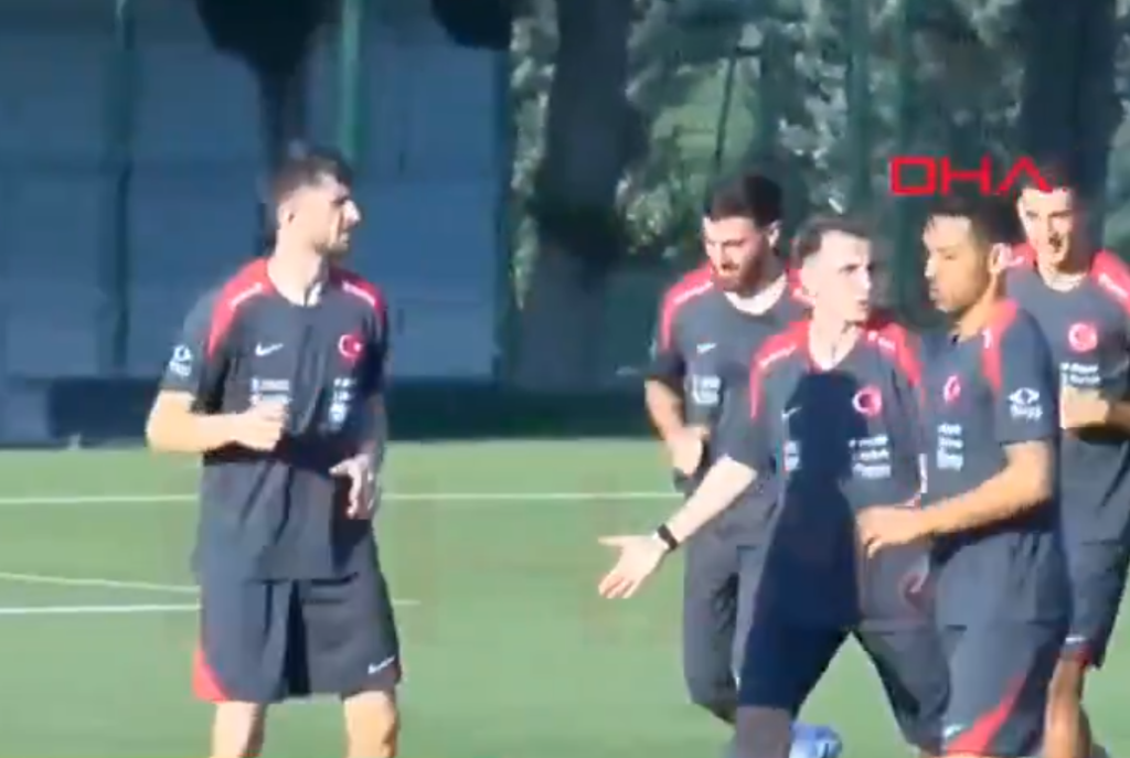Milli Takım kampında dikkat çeken görüntü!