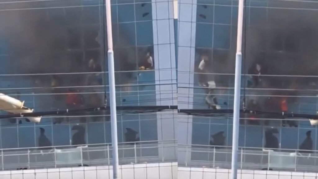 Nepal’de işler çığırından çıktı! Hükümete yakın medya binası çalışanlar içerideyken yakıldı