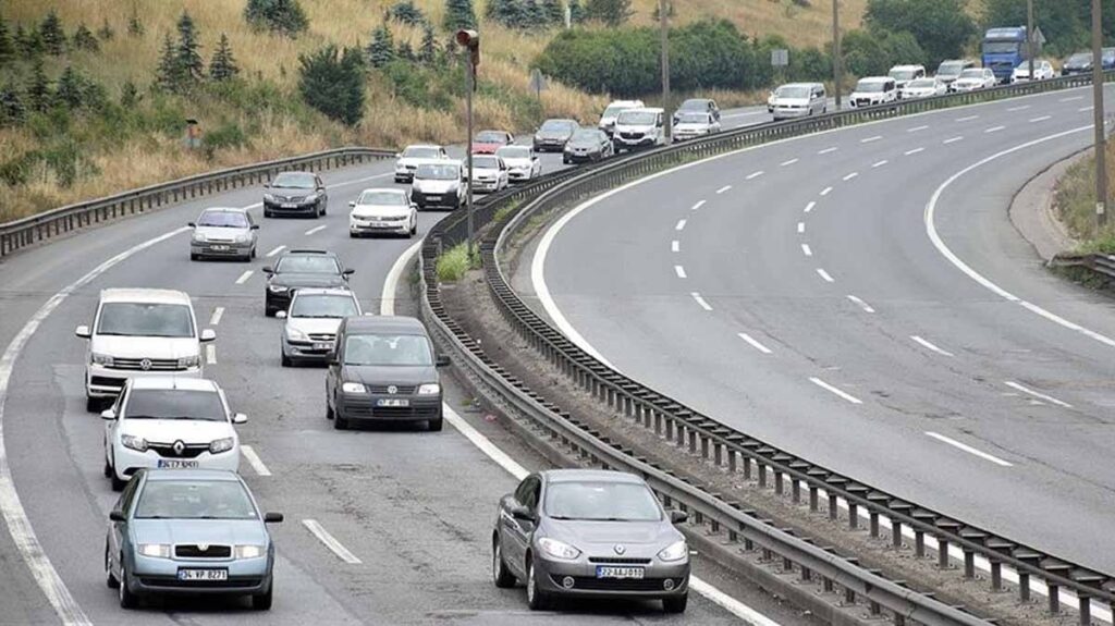 Otoyolda 140 km hızla gitmenin neden anlamsız olduğu matematik formülüyle açıklandı