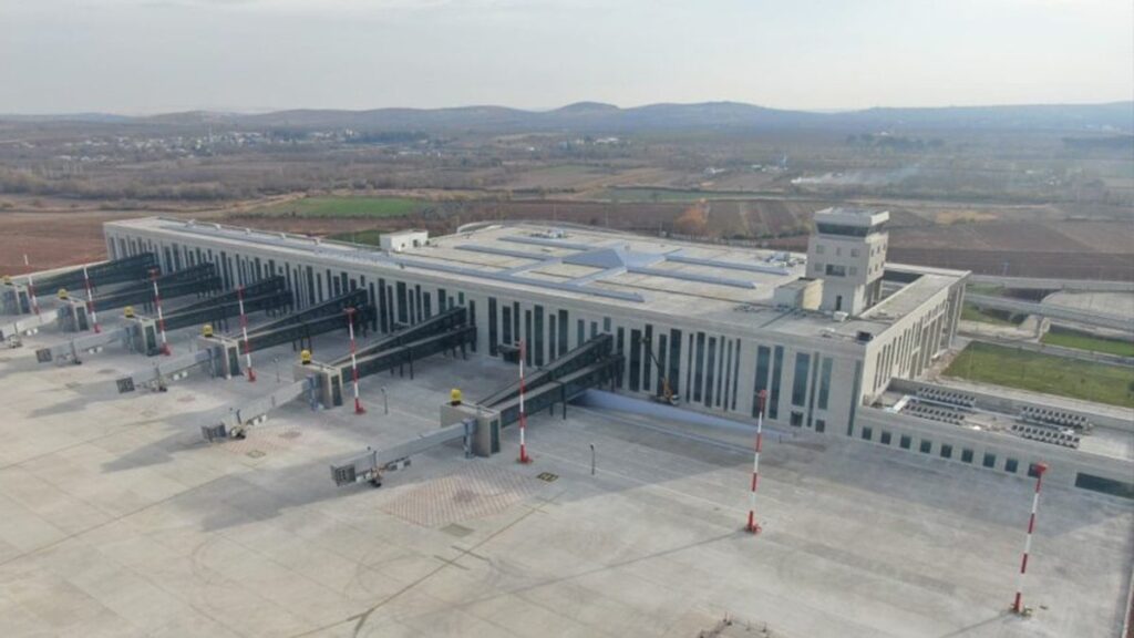 Öykü yazacaklardı, yılan hikayesine döndü