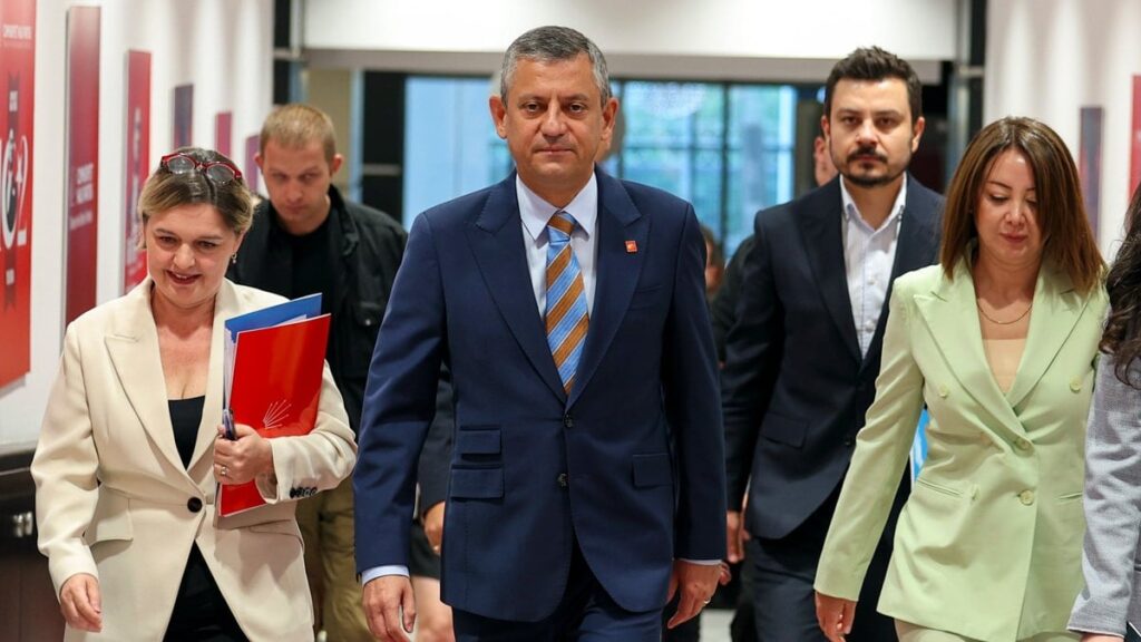 Özgür Özel: Kayyum atansa 6 gün durur