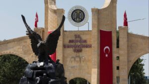 Sayıştay ortaya çıkardı: Üniversite yasayı çiğnedi, dekanlık kurdu